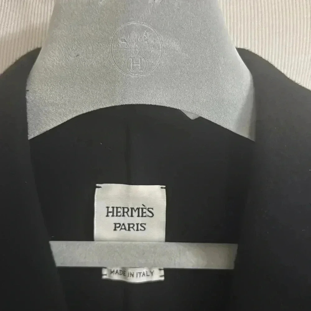HERMES 100% Cashmere coat
NWT’s

8129 - Picture 7 of 10